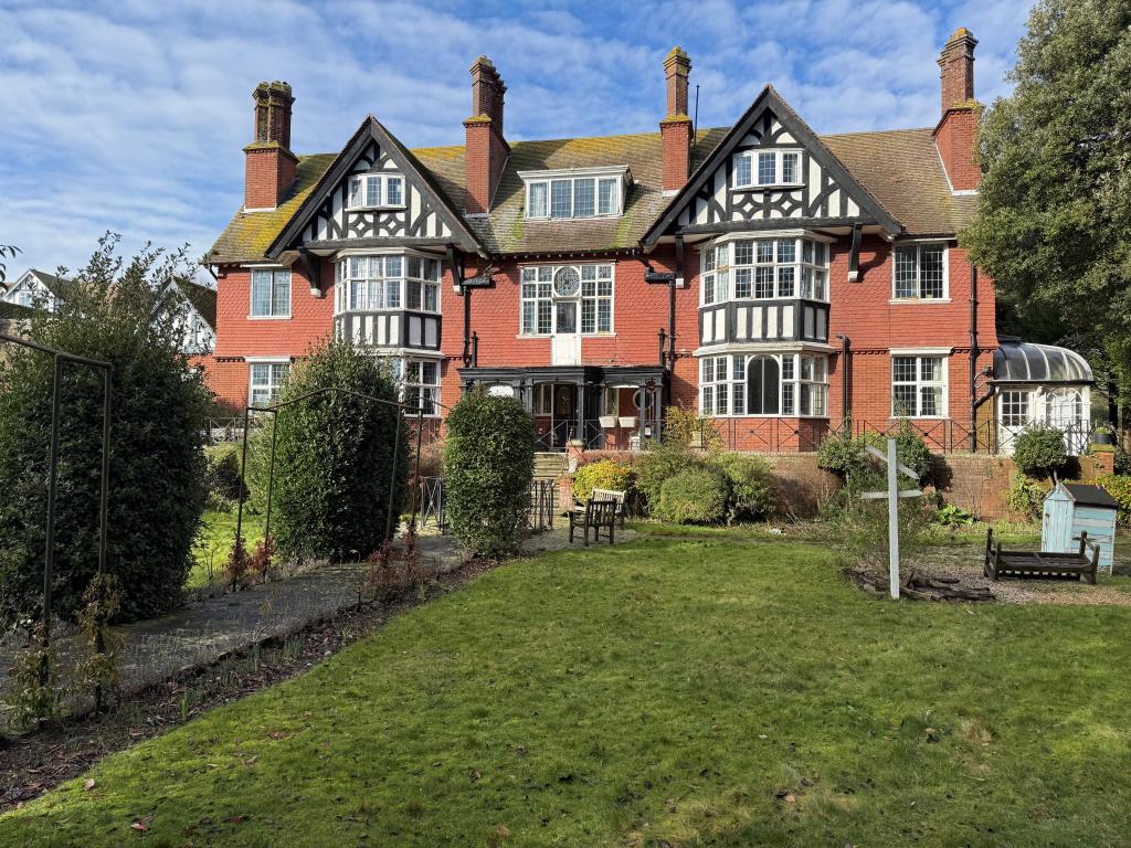 Lot: 45234 - TO BE OFFERED IN OUR 26TH MARCH AUCTION - FORMER CARE HOME WITH CONSENT FOR CONVERSION INTO SUBSTANTIAL DWELLING - Rear elevation and gardens